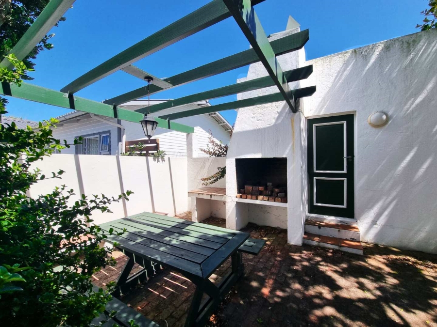 4 Bedroom Property for Sale in Sandbaai Western Cape